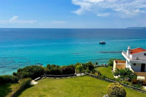 Toula Villa on the Beach Fourka 3 bedrooms 7 guests